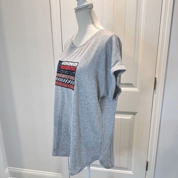 Clover + Pine Women's Shirt American Flag Size XL Short Sleeve Gray Patriotic - Picture 3 of 14